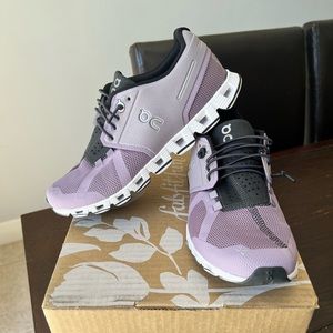 On Cloud womens running shoes Size 6 US lavender/black